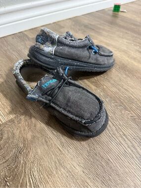 Hey Dude Kids Slip-On Shoes in Charcoal with Blue Accent size kids 13